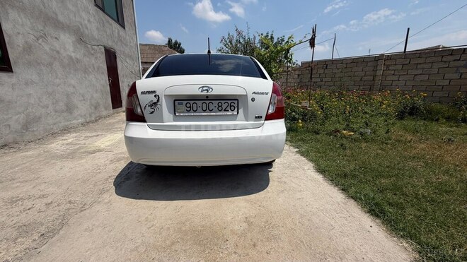 Hyundai Accent-7