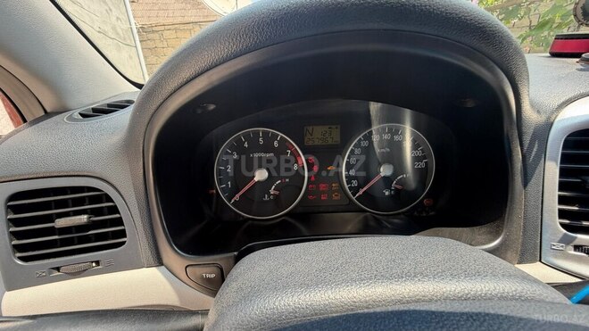 Hyundai Accent-11