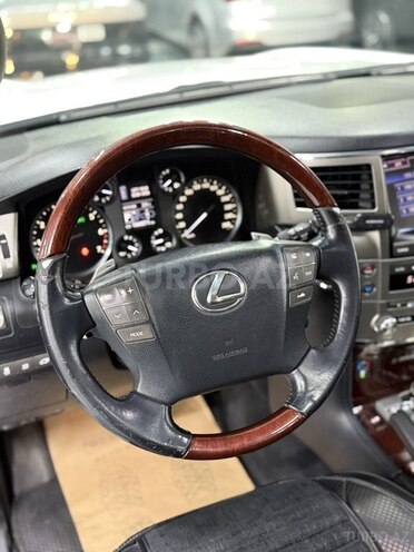 Lexus LX 570-19