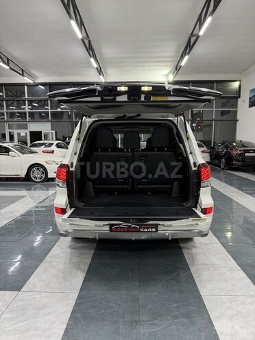 Lexus LX 570-17