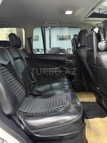 Lexus LX 570-23