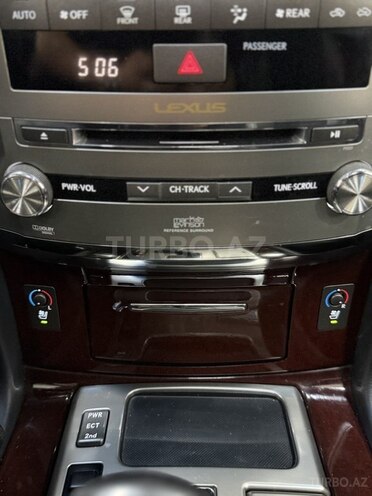 Lexus LX 570-28