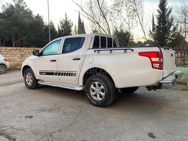 Mitsubishi L200-4