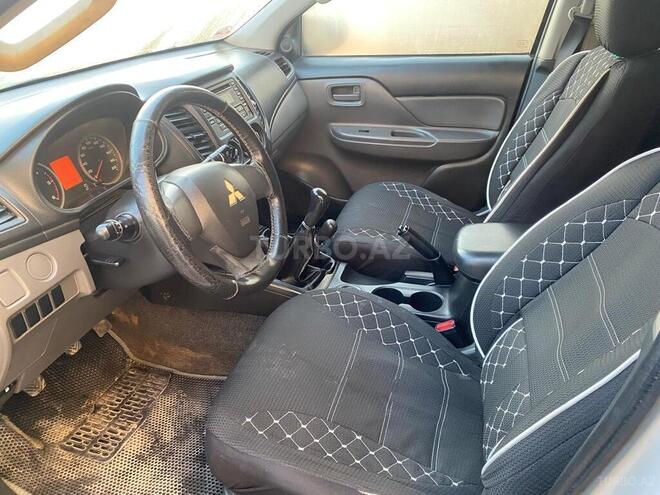 Mitsubishi L200-10