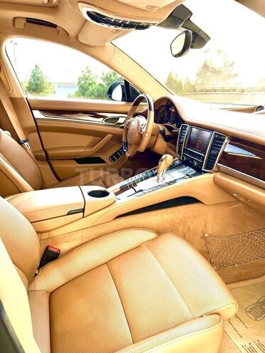 Porsche Panamera Turbo S-6