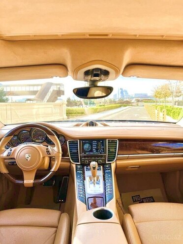 Porsche Panamera Turbo S-9