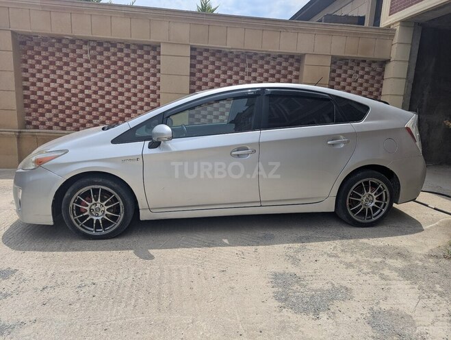 Toyota Prius-4