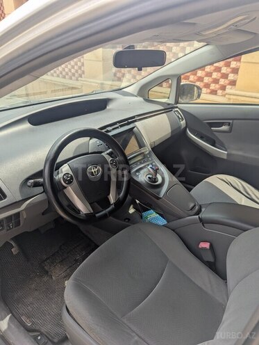 Toyota Prius-5