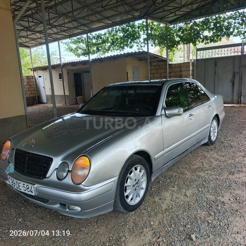 Mercedes E 220-1