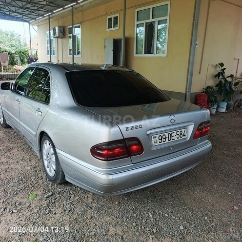 Mercedes E 220-2