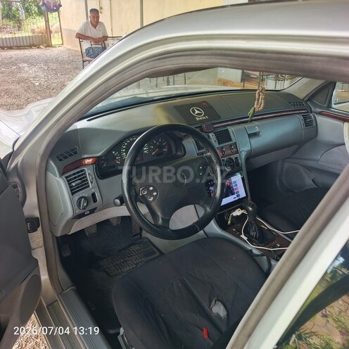 Mercedes E 220-3
