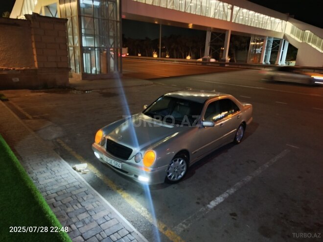 Mercedes E 220-10