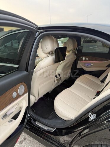 Mercedes E 300-9