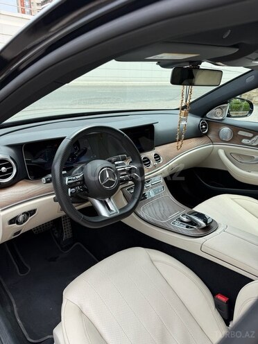 Mercedes E 300-11