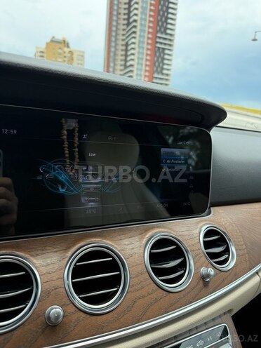 Mercedes E 300-13
