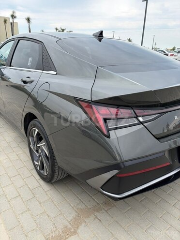 Hyundai Elantra-5