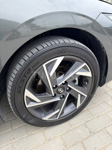 Hyundai Elantra-9