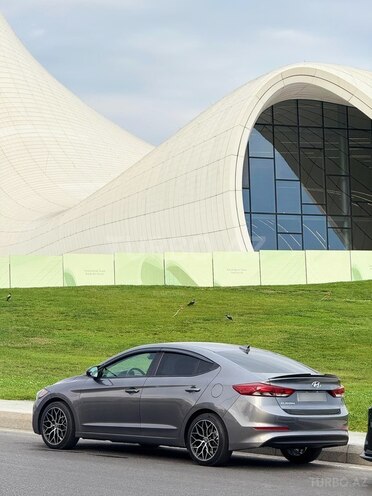 Hyundai Elantra-3