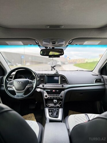 Hyundai Elantra-7