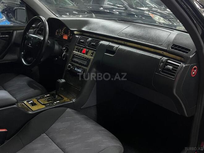 Mercedes E 270-13