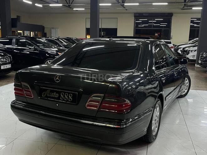 Mercedes E 270-5