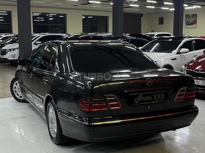 Mercedes E 270-7