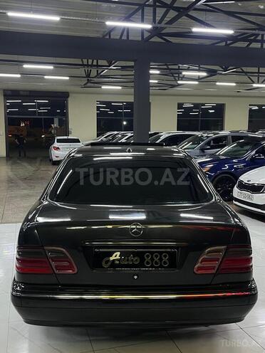 Mercedes E 270-6