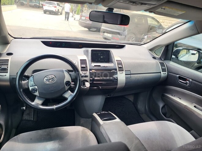 Toyota Prius-5