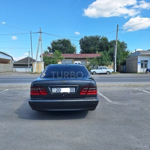 Mercedes E 320-2