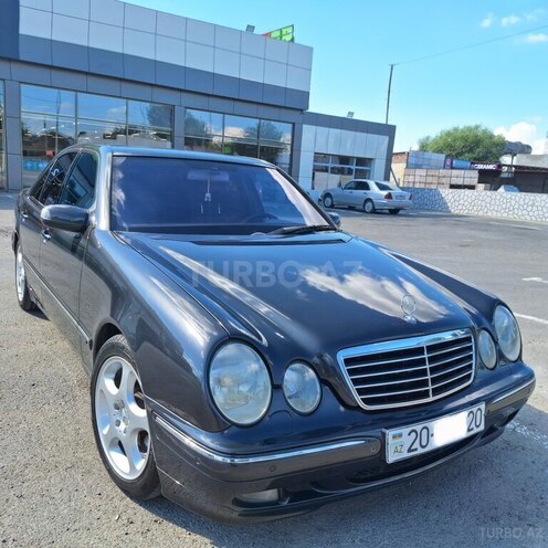 Mercedes E 320-4