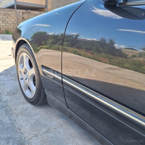 Mercedes E 320-9