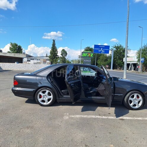 Mercedes E 320-10