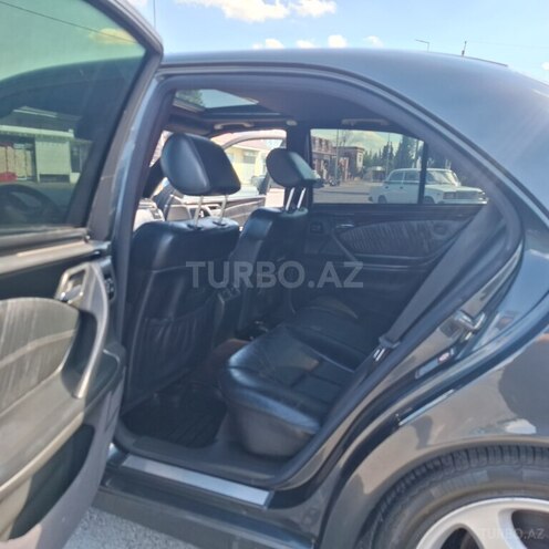Mercedes E 320-12