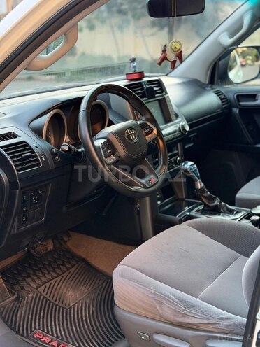 Toyota Land Cruiser Prado-13