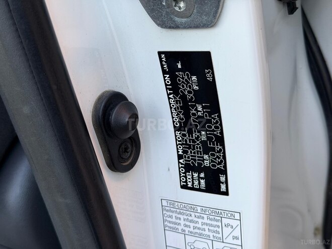 Toyota Land Cruiser Prado-11
