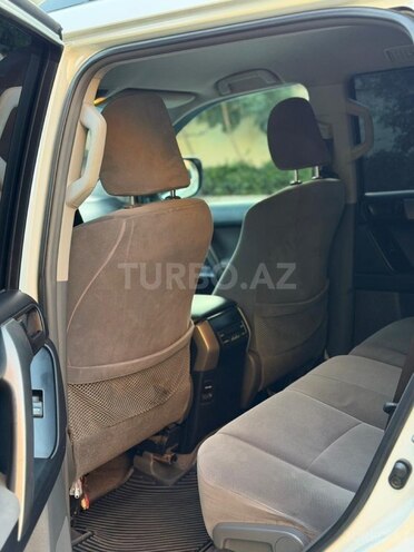 Toyota Land Cruiser Prado-12