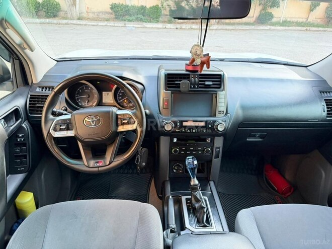 Toyota Land Cruiser Prado-9