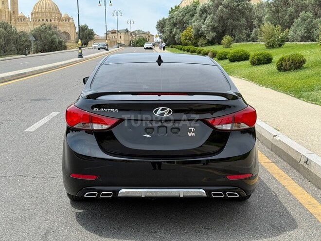 Hyundai Elantra-2
