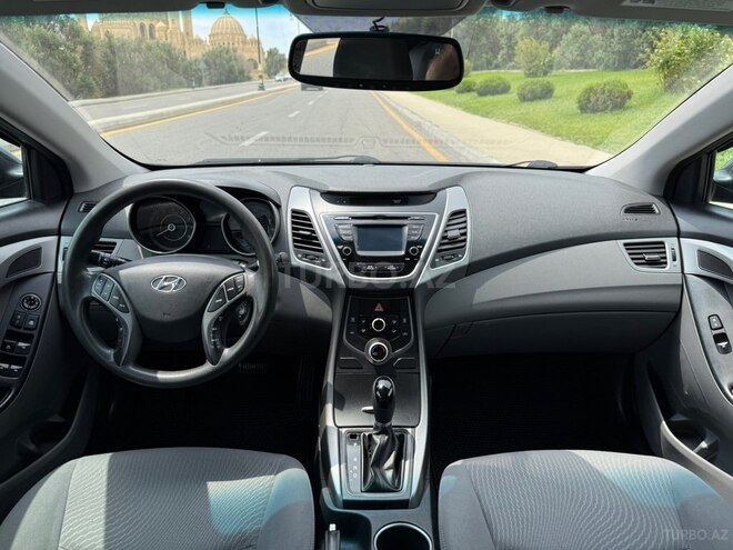 Hyundai Elantra-3