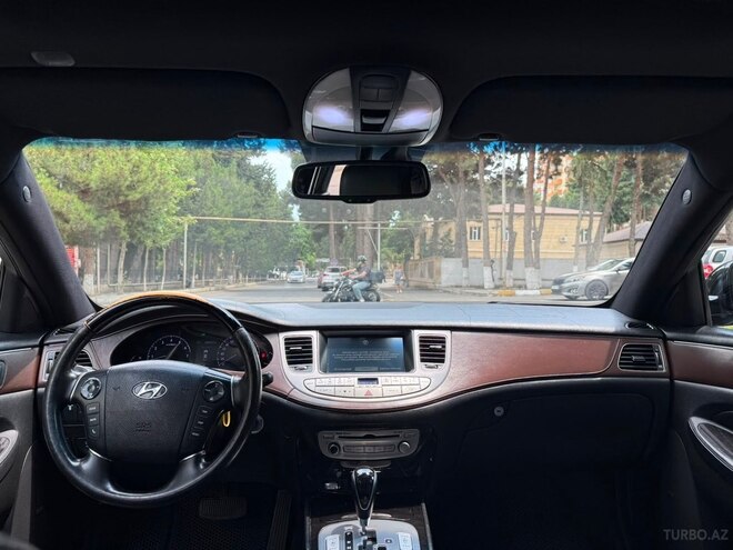 Hyundai Genesis-3