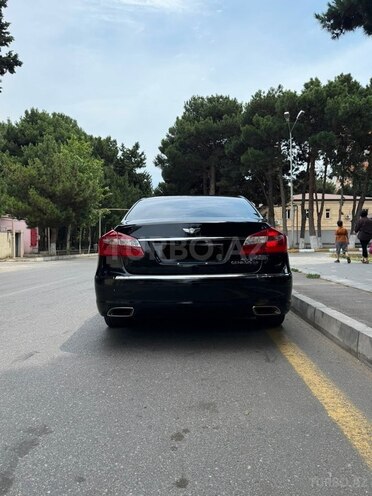 Hyundai Genesis-2
