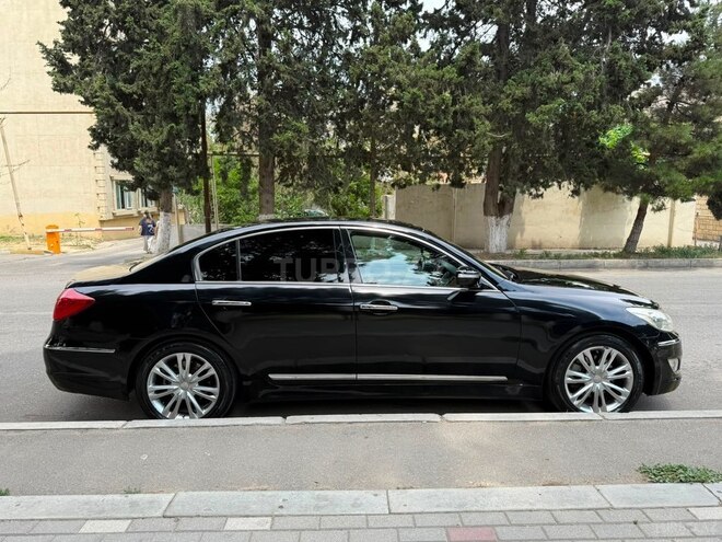 Hyundai Genesis-5