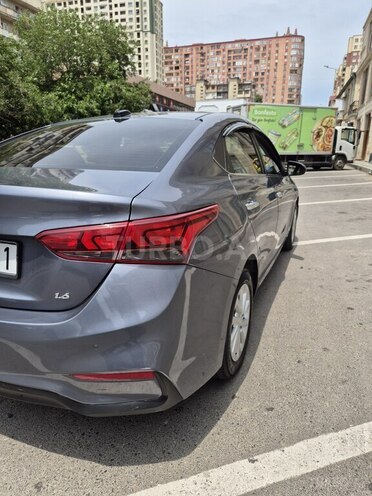Hyundai Accent-7