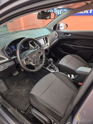 Hyundai Accent-9