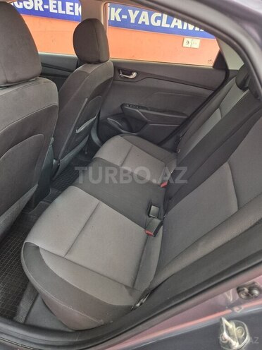 Hyundai Accent-10