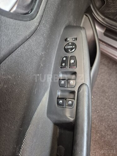 Hyundai Accent-12
