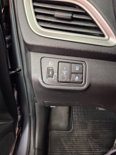 Hyundai Accent-13