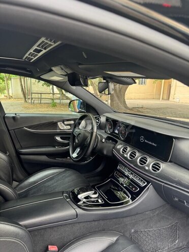 Mercedes E 300-9
