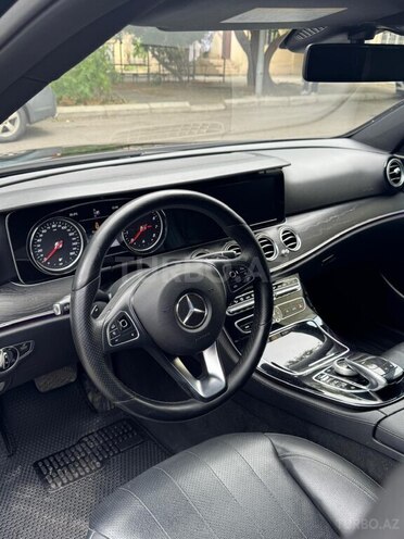 Mercedes E 300-11