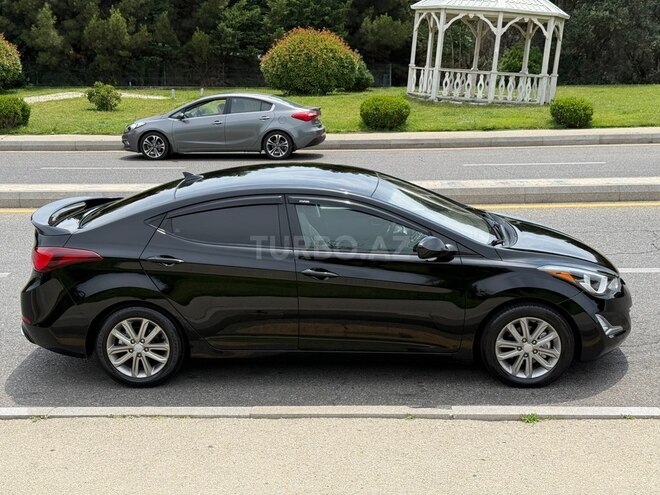 Hyundai Elantra-6